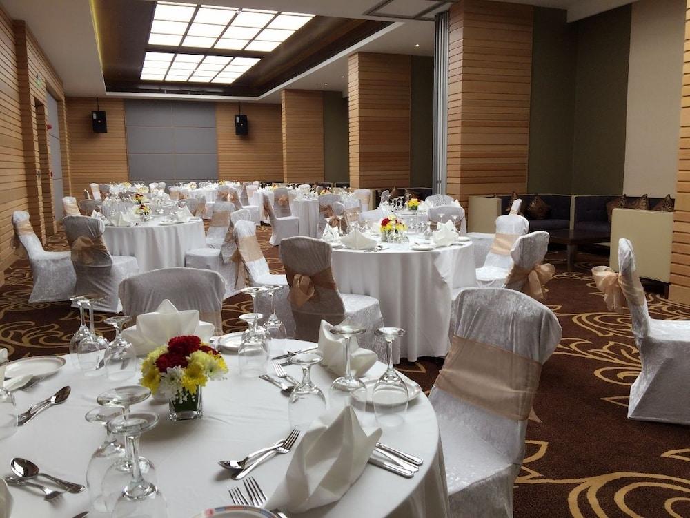 מנאמה Ramee Rose Hotel מראה חיצוני תמונה